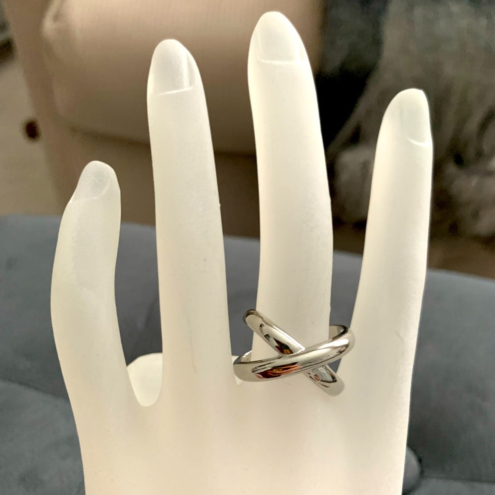 Brand new - Sterling silver 925 Ring